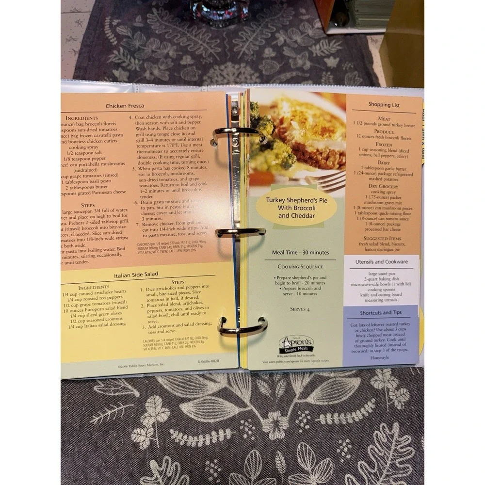 Publix Aprons‎ Simple Meals Recipe Cookbook 3 Ring Binder 3 Tabs